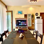 Premium Midia * סאני ביץ'